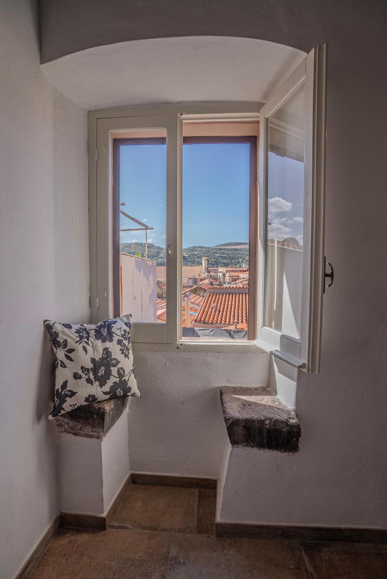 Sardinian Gallery Domus Bosa Room photo