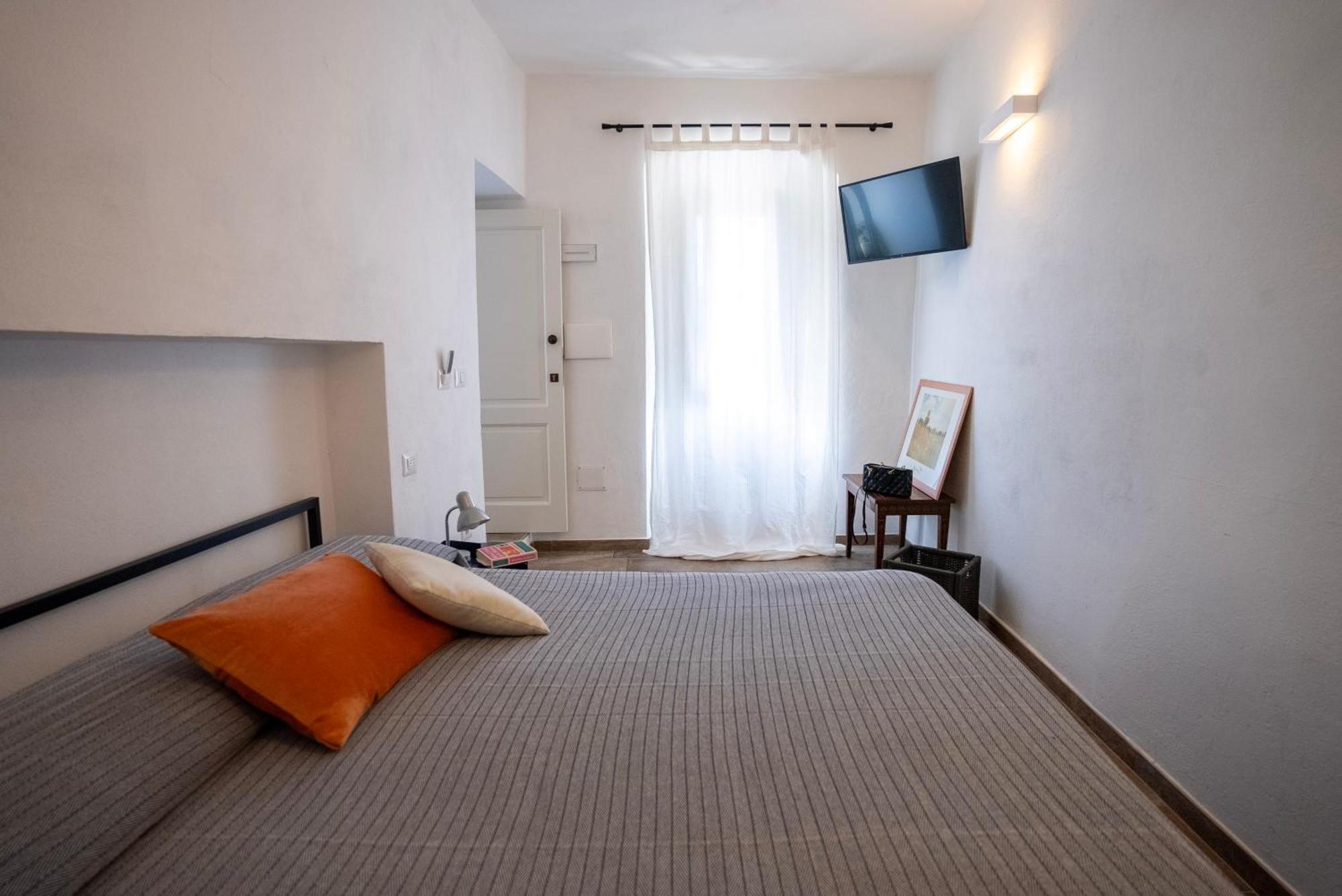 Sardinian Gallery Domus Bosa Room photo