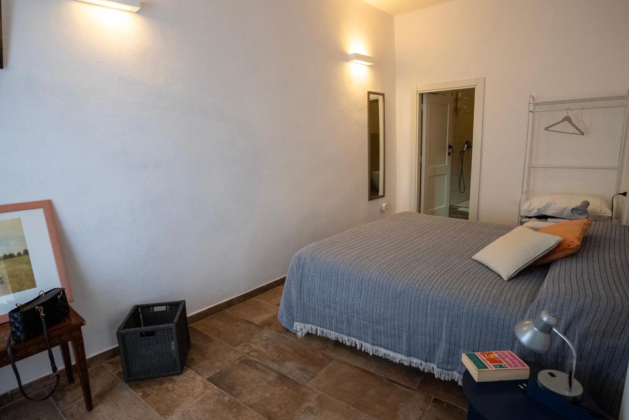 Sardinian Gallery Domus Bosa Room photo