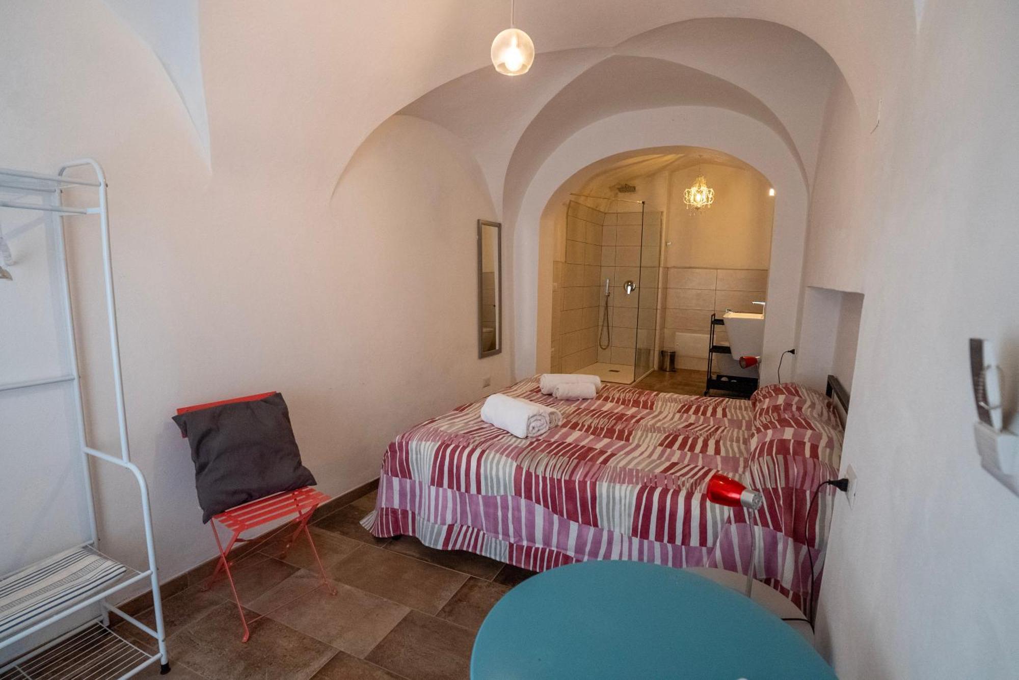 Sardinian Gallery Domus Bosa Room photo